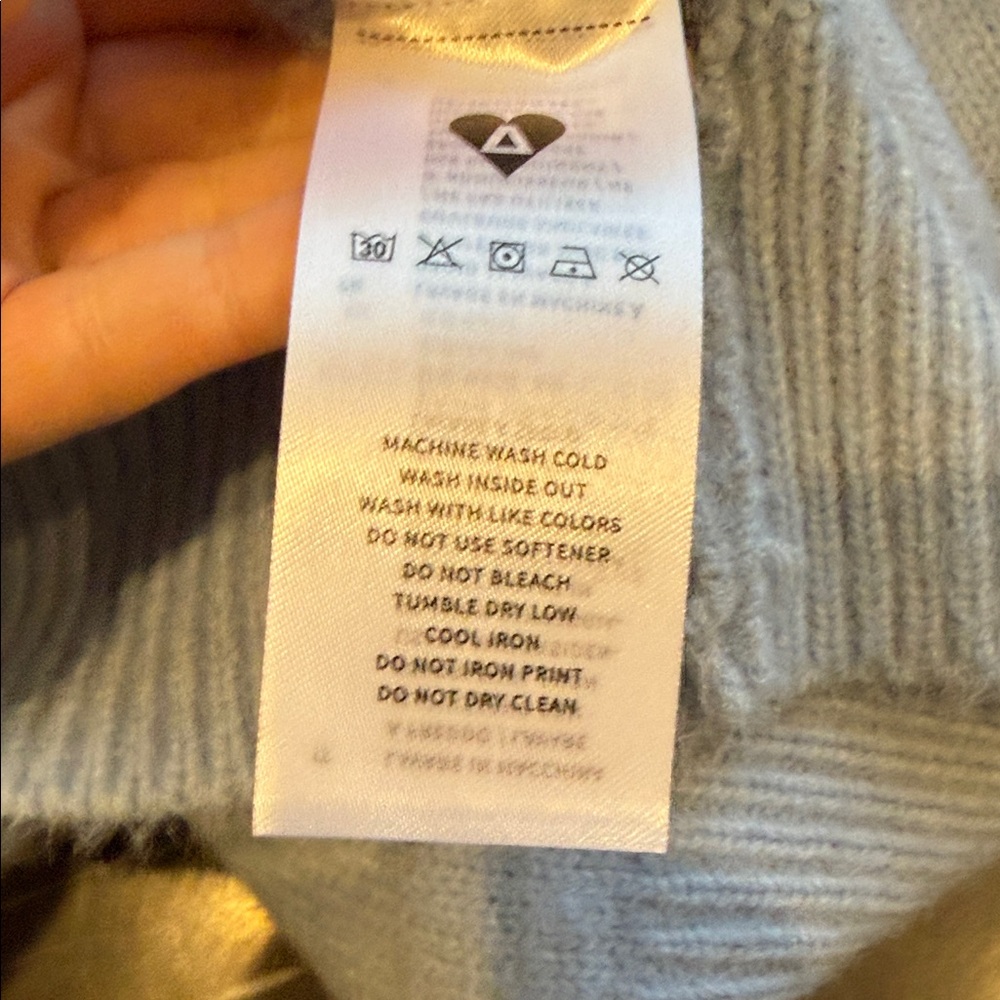 Aelfric Eden Light Blue Crewneck Sweater with White Puppy Motif - Picture 11 of 11